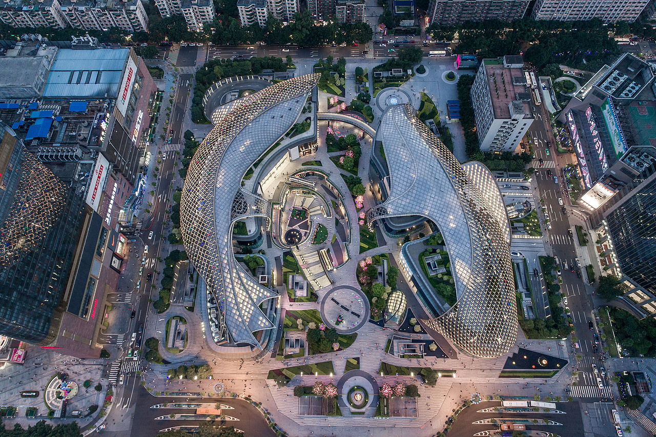 以花园为中心的广州 parc 中心 / 广州天环广场