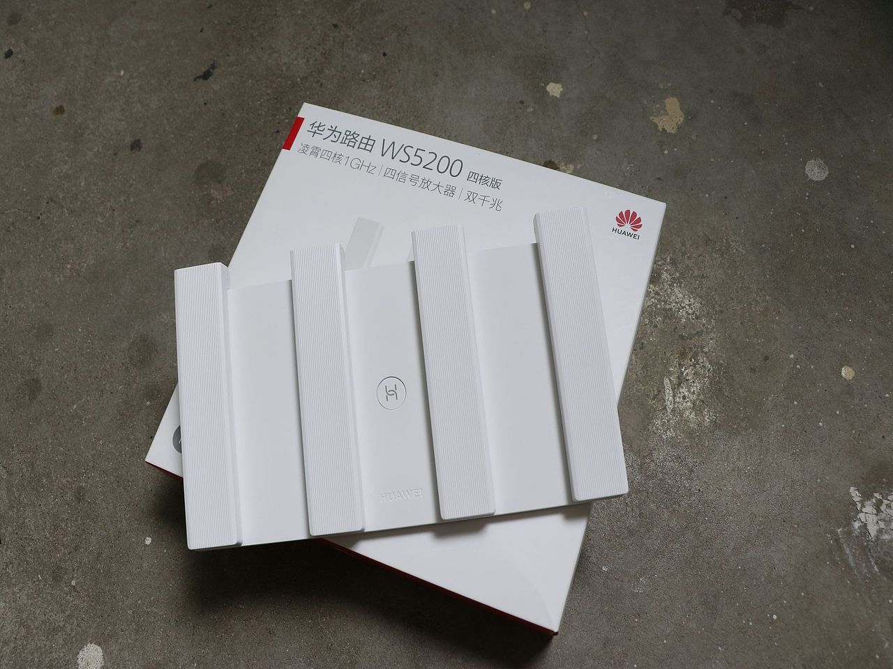 HUAWEI华为 WS5200增强版 双千兆路由器拍摄（图ZMTYzNTIzNjA0） - 产品摄影 - 站酷设计师南聒先生原创素材 - 站酷ZCOOL