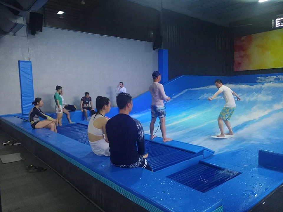 网红探店—极酷室内攀岩,冲浪,滑雪,射击极限体验馆