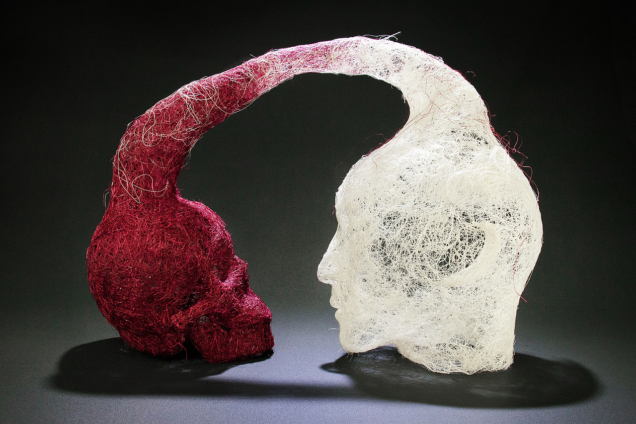 纤维雕塑《逆向一体》