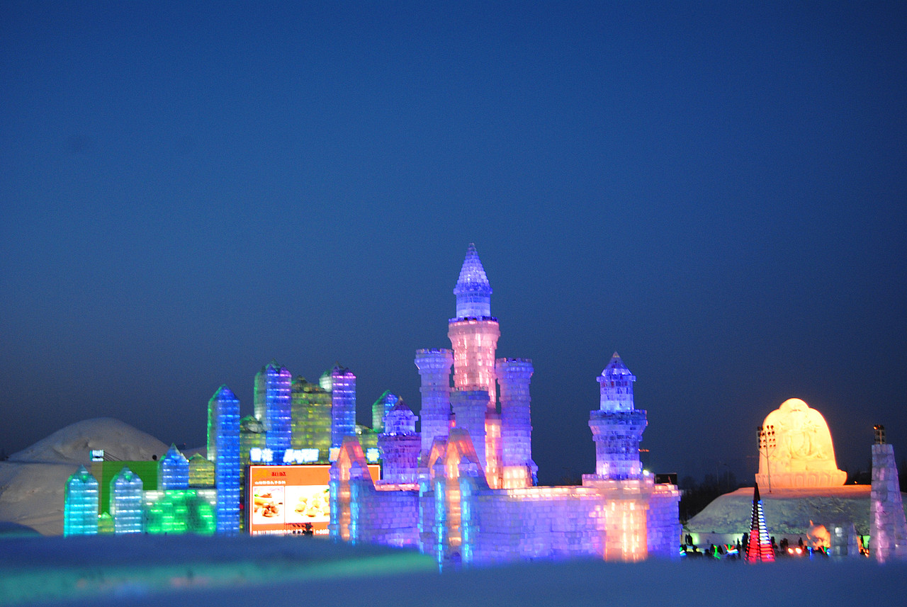 去了才知道不好看,巨冷,巨贵,巨无聊,我摔了好几跤! T T