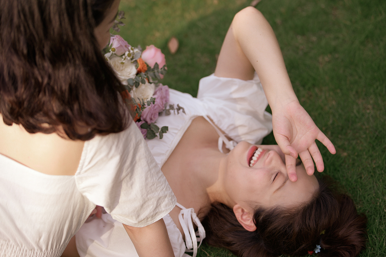 闺蜜（图ZMjYxNjU2MTA0） - 人像摄影 - 站酷设计师翁谷粒原创素材 - 站酷ZCOOL