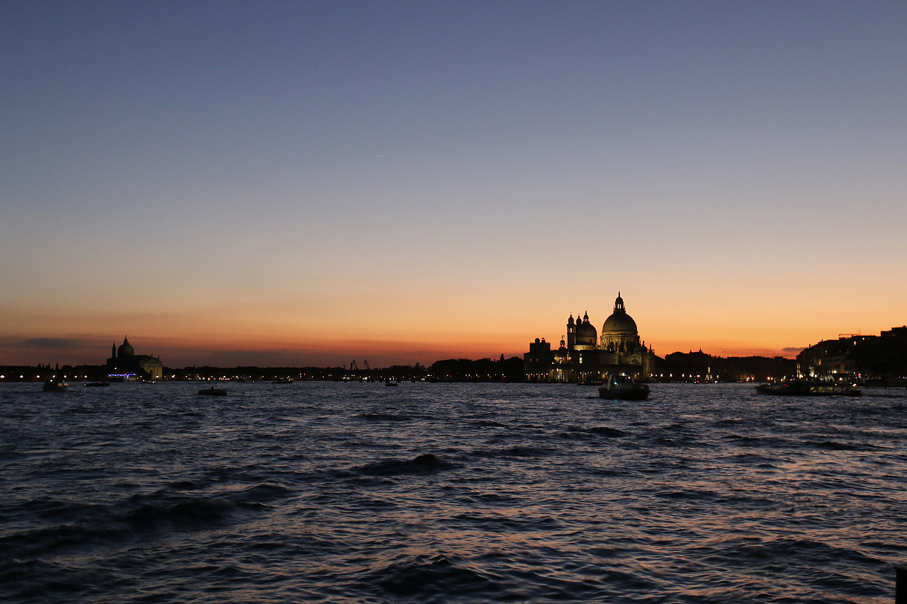 威尼斯海上日落