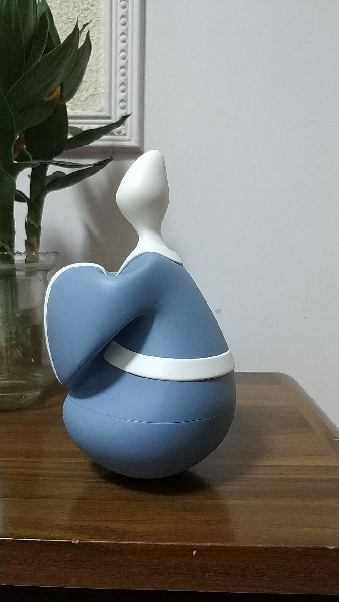 结合中国传统文化设计产品,从作揖动作中提取元素,结合不倒翁的原理