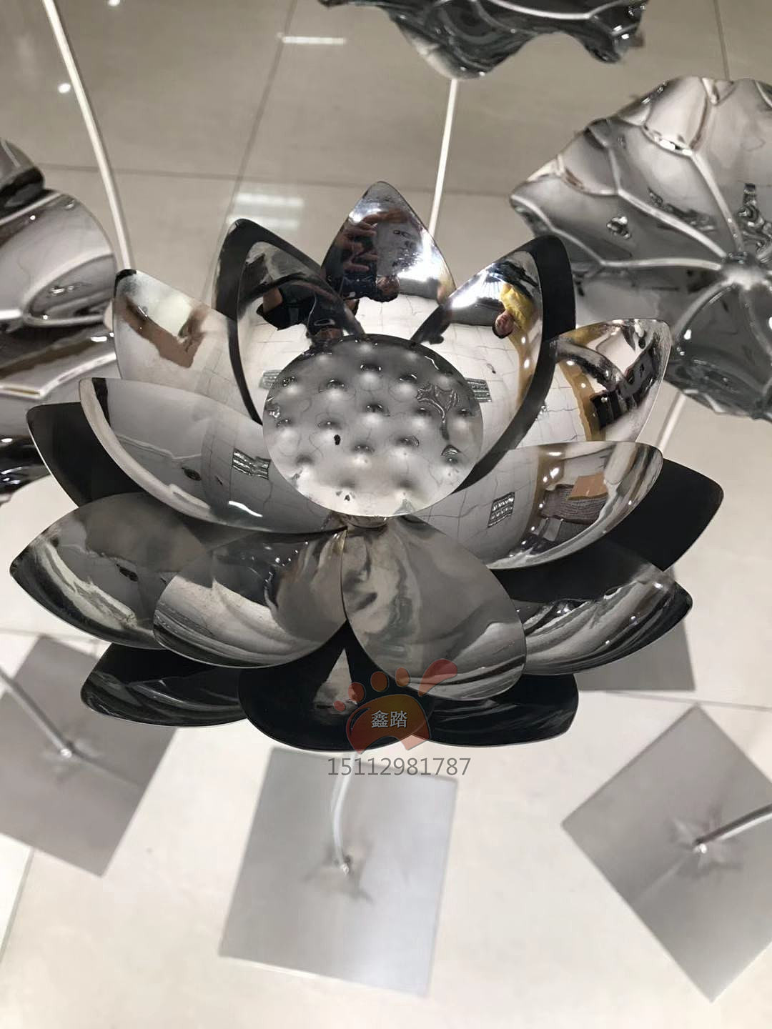 镜面不锈钢莲花莲叶雕塑成品水景锻造荷花雕塑坚贞纯洁