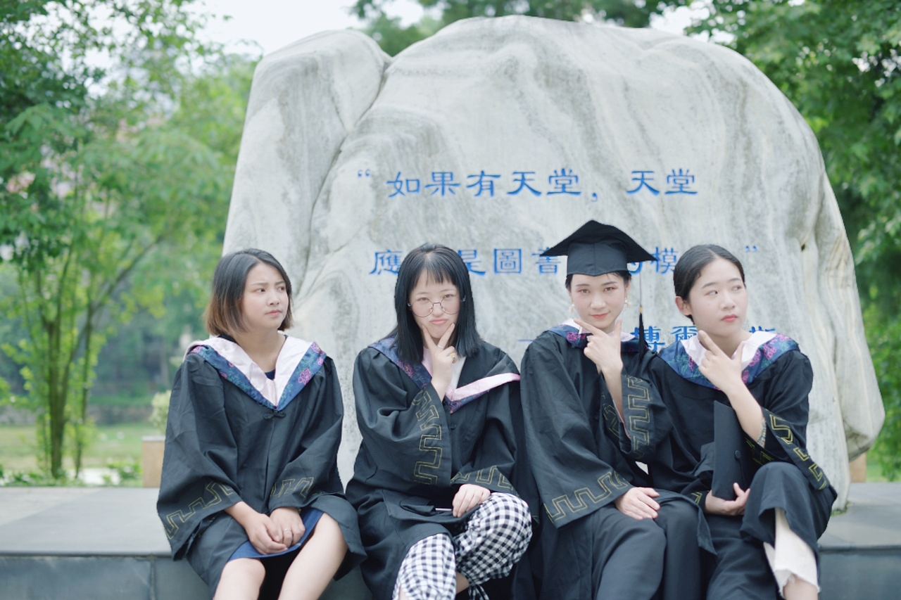 行色匆匆,韶华易逝。