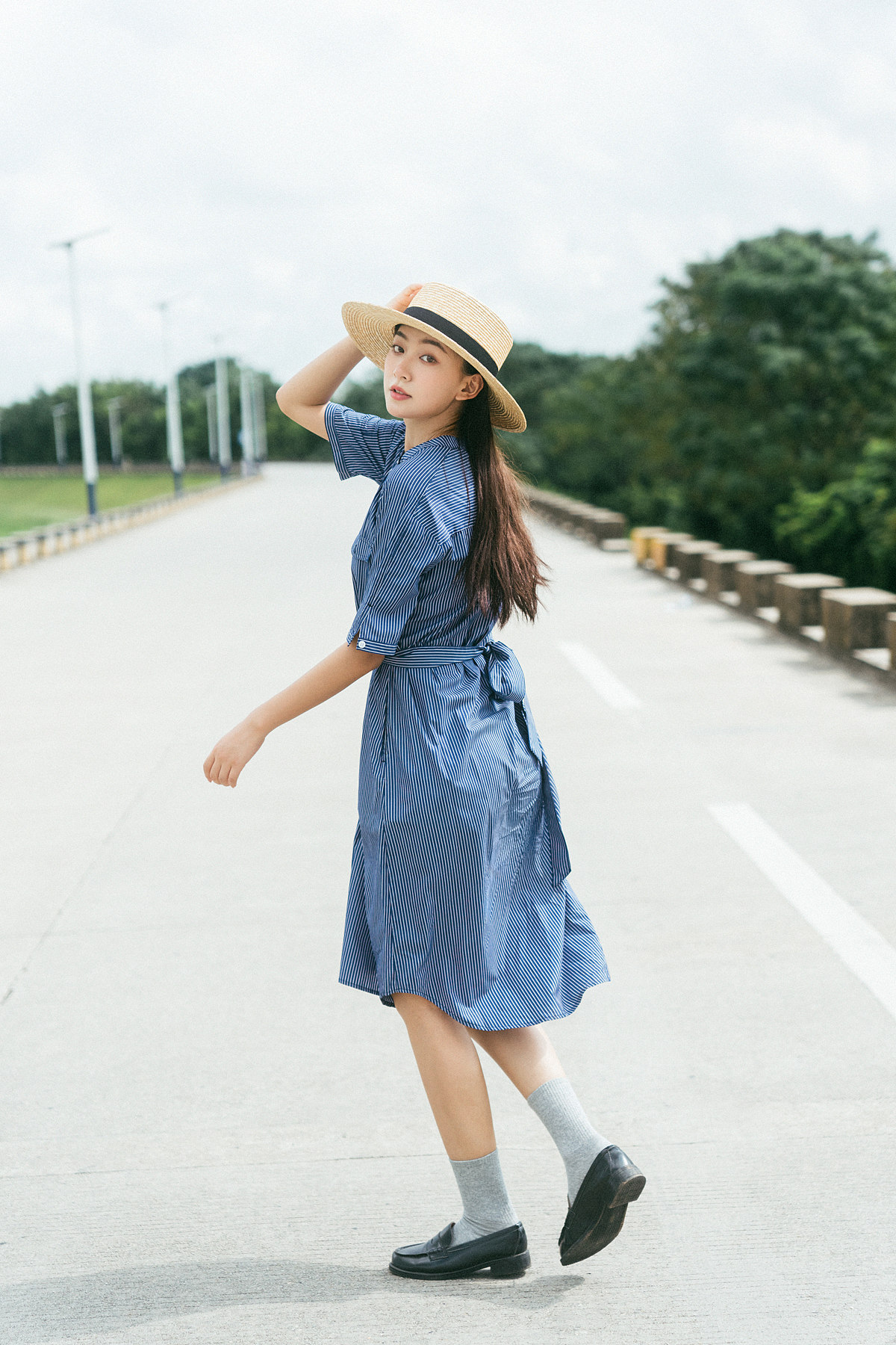 像凛冬星夜的月光,像初夏清晨的微风。