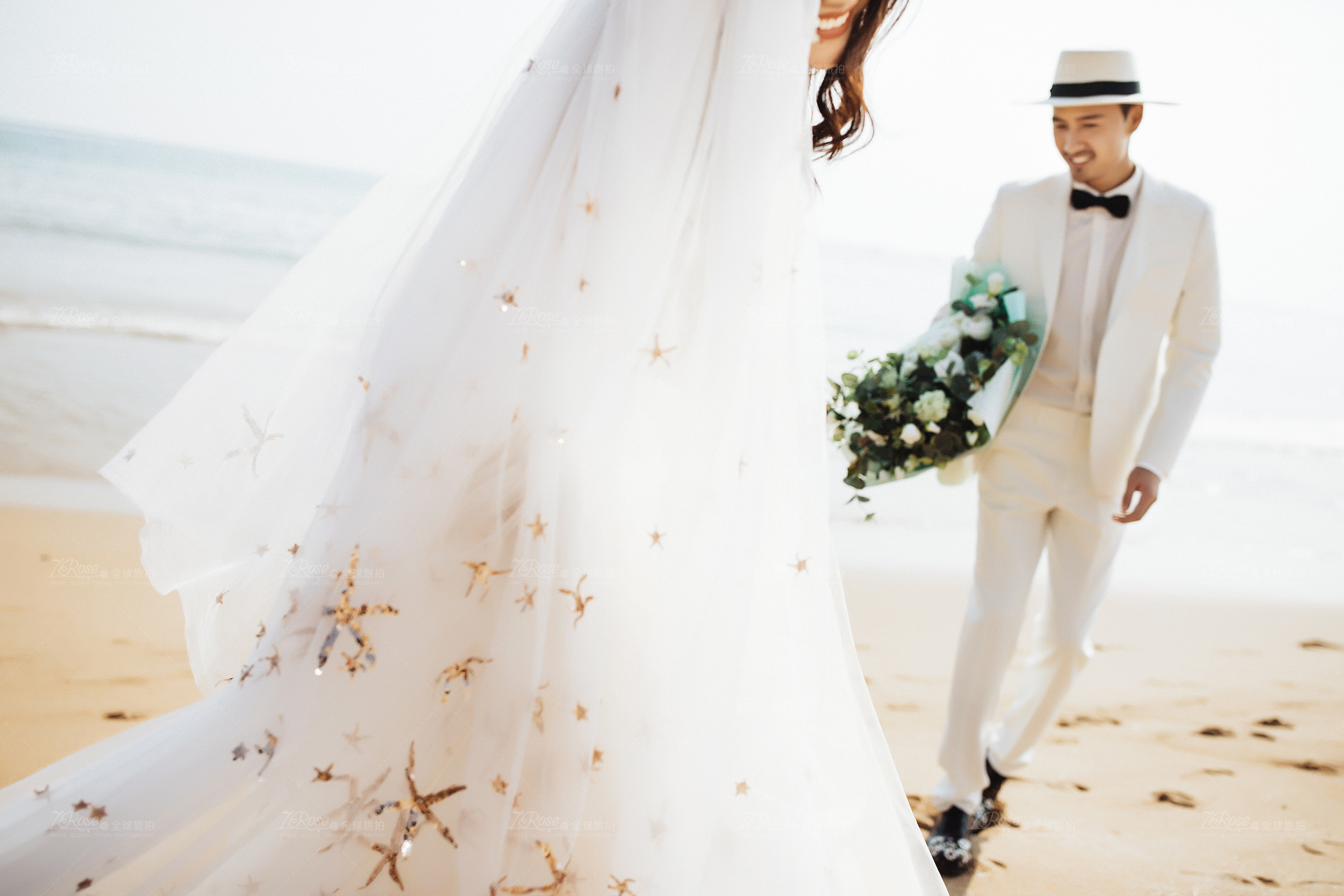 海边婚纱照怎么拍？最浪漫的姿势，创造属于你的经典！