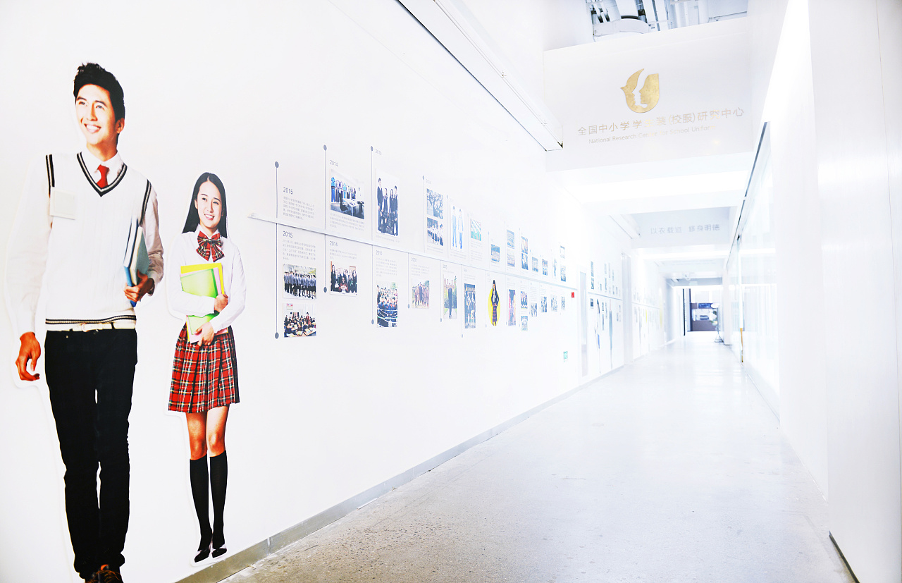 校服中心时间轴展示墙《校服百年over 100years of school uniform》