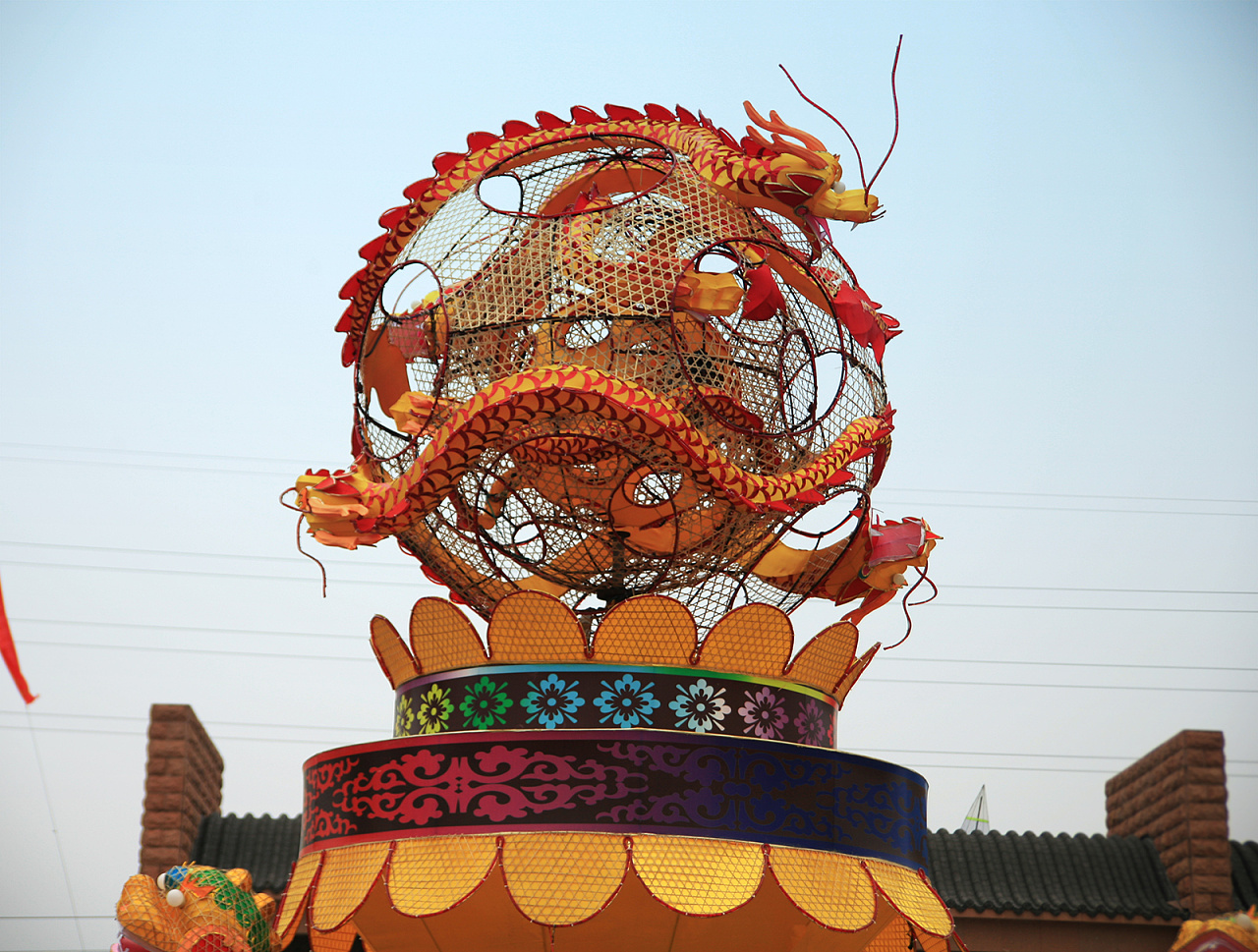 竹编灯,绣球是可以转动的呢