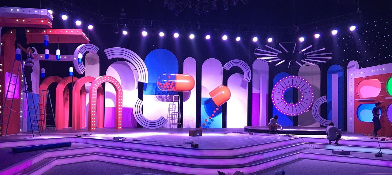 舞美设计万合天宜直播节目演播棚设计