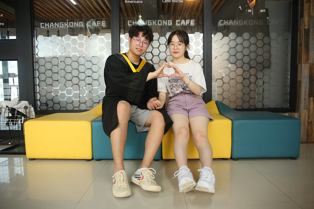 大学毕业照拍摄情侣个人毕业纪念拍照写真摄影人像拍摄