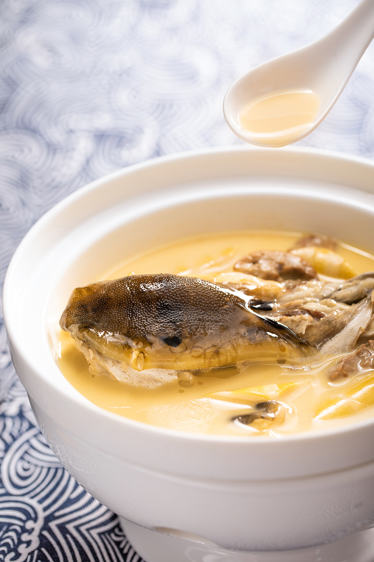 正是河豚欲上时