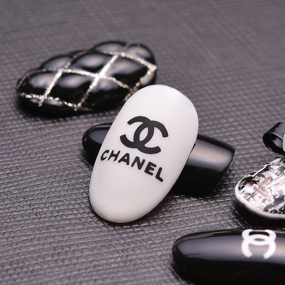 欧美高级感美甲摄影 时尚大牌风格 暗调 暗色系摄影