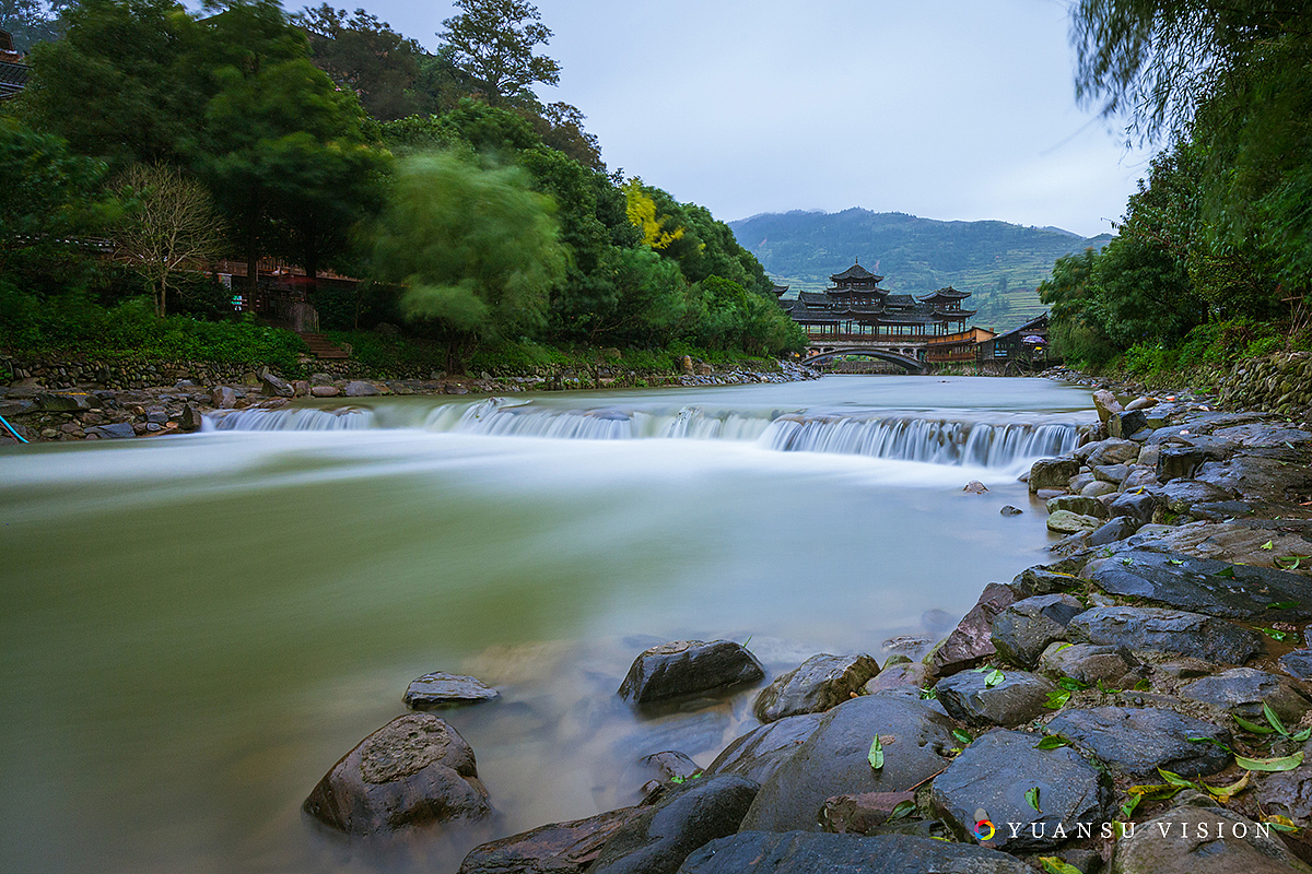 美丽的黄果树瀑布与雨雾中的千户苗寨（图ZMzQxNTQ3Njg=） - 风光摄影 - 站酷设计师佳原原创素材 - 站酷ZCOOL