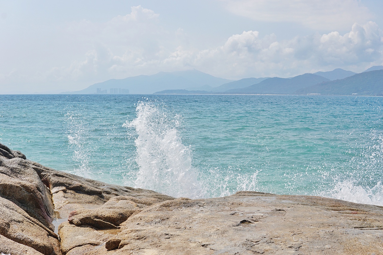 夏天海南岛沙滩椰树旅游摄影图高清摄影大图-千库网