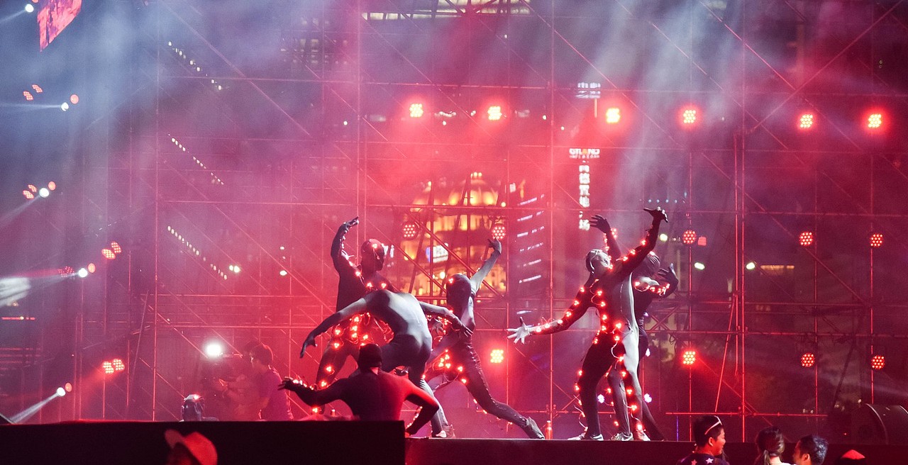 张靓颖『百威 敬真我』百威“触电派对”广州海心沙（原创摄影）（图ZMzE5MzczNjQ=） - 人像摄影 - 站酷设计师丙烯猫原创素材 - 站酷ZCOOL