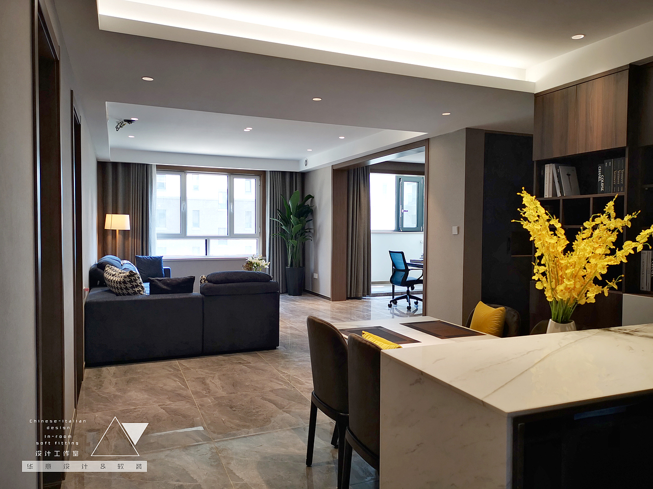 餐厅看向客厅、书房