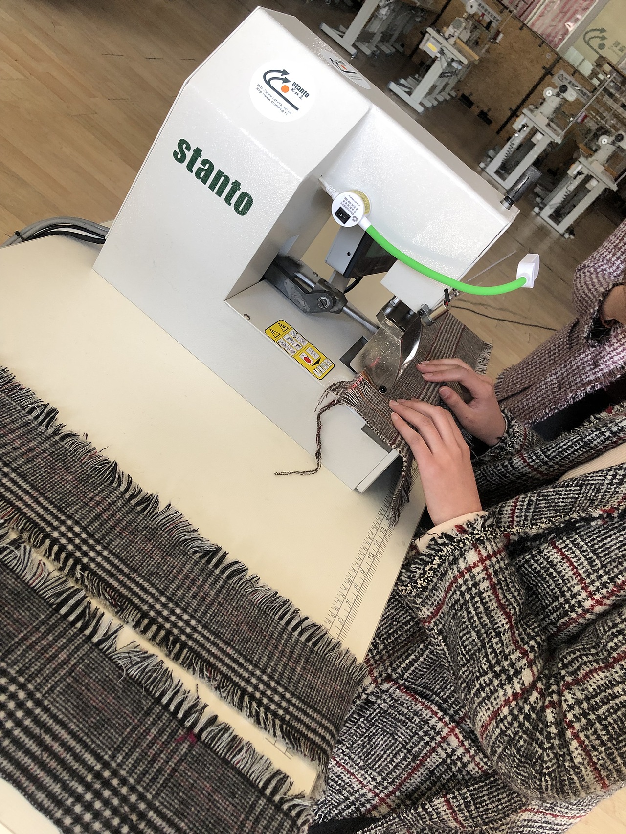 双面呢羊绒大衣流苏机，毛边机，须边机，波西米亚复古（图ZMTQ5MzAxOTg4） - 工业用品/机械 - 站酷设计师思坦途特种缝纫机原创素材 - 站酷ZCOOL