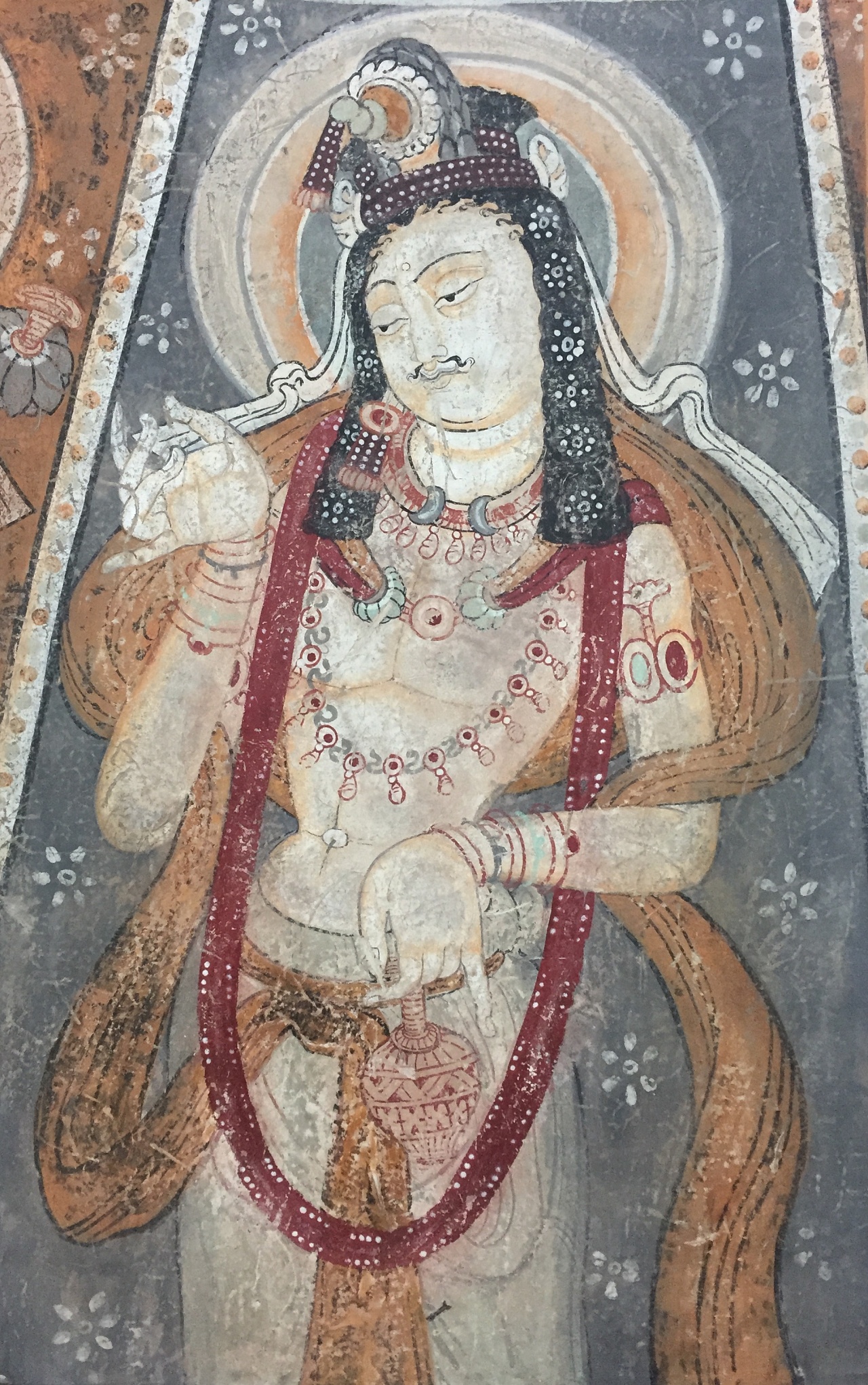 库木吐拉千佛洞石窟新2窟穹顶菩萨像