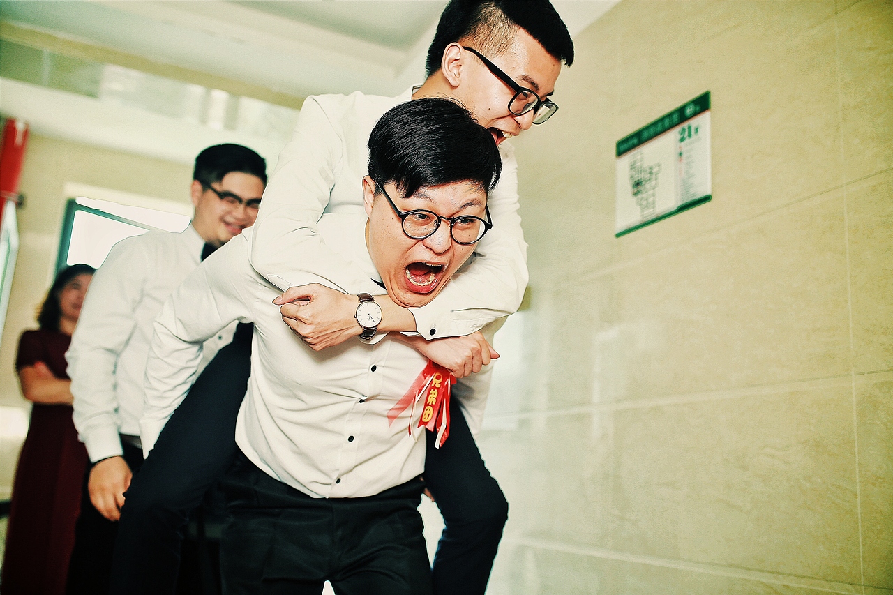 早上兄弟没来之前,姊妹不停的说 我怕我们到时候放不开,嗯!你们真的很放!不!开!(手机修图)