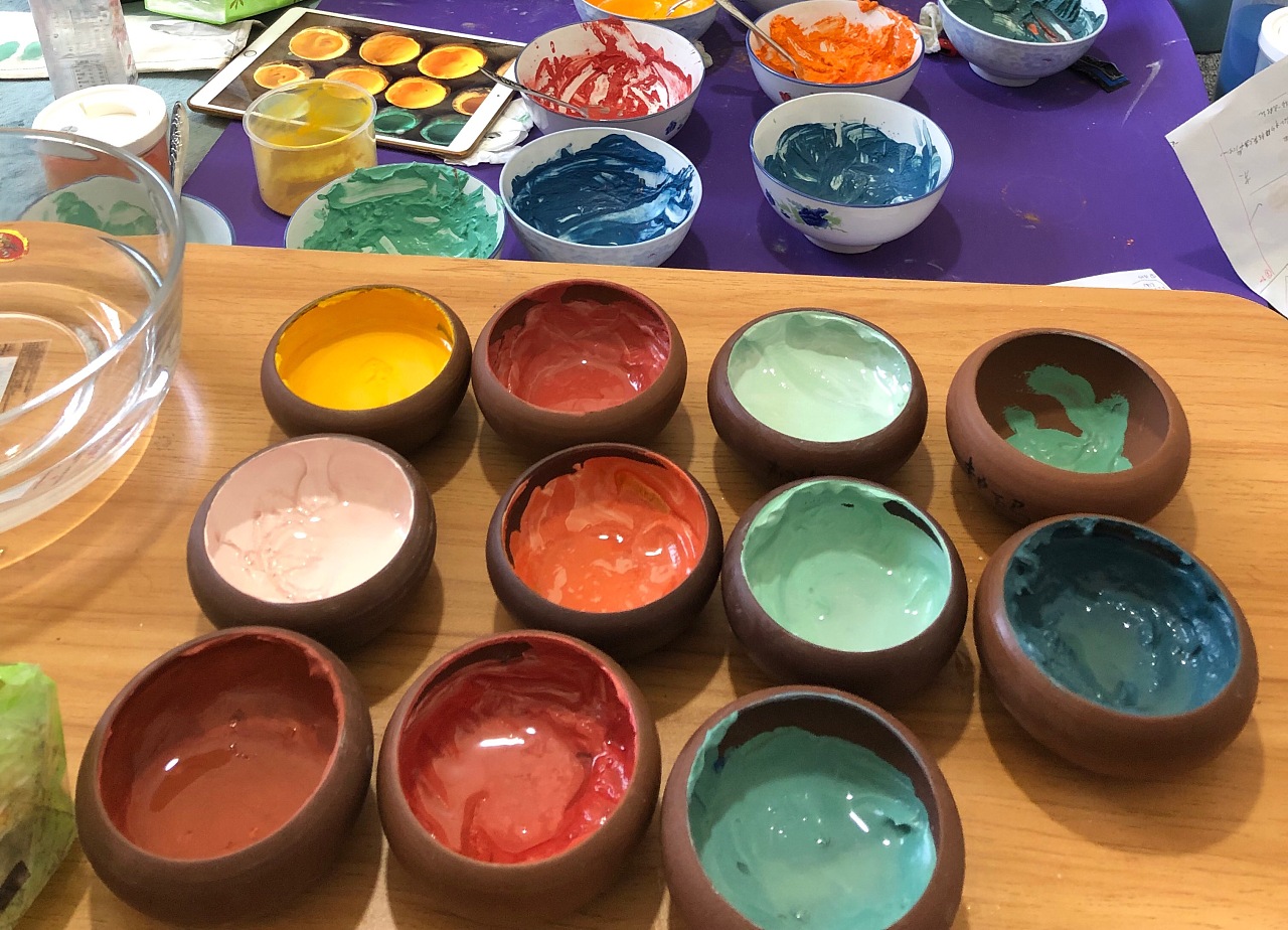 磨唐卡颜料 哈哈哈哈哈 在拉萨的独立插画师 学学唐卡