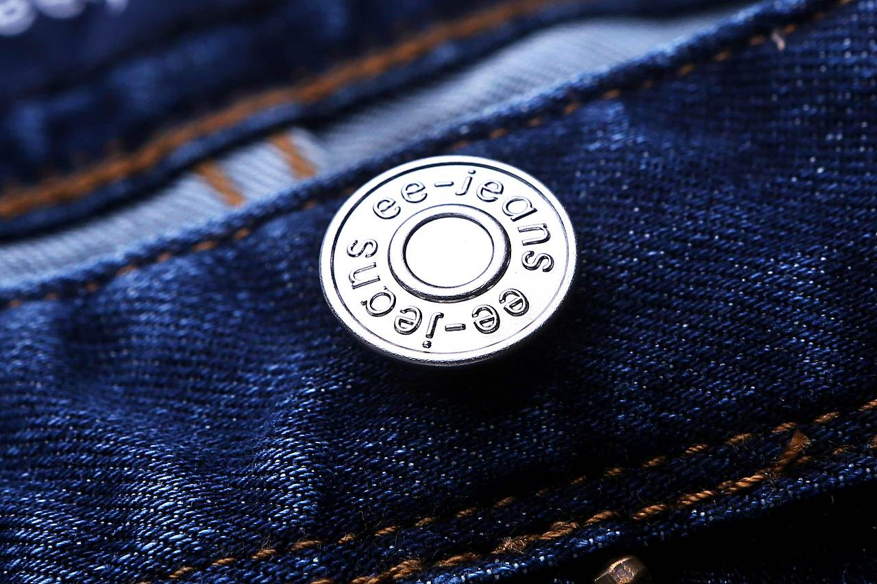 牛仔裤（图ZNDYyNjUyMzY=） - 产品摄影 - 站酷设计师摄影师晓东原创素材 - 站酷ZCOOL