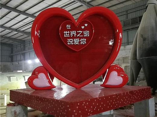情人节爱情主题摆件定制玻璃钢爱心造型雕塑树脂道具