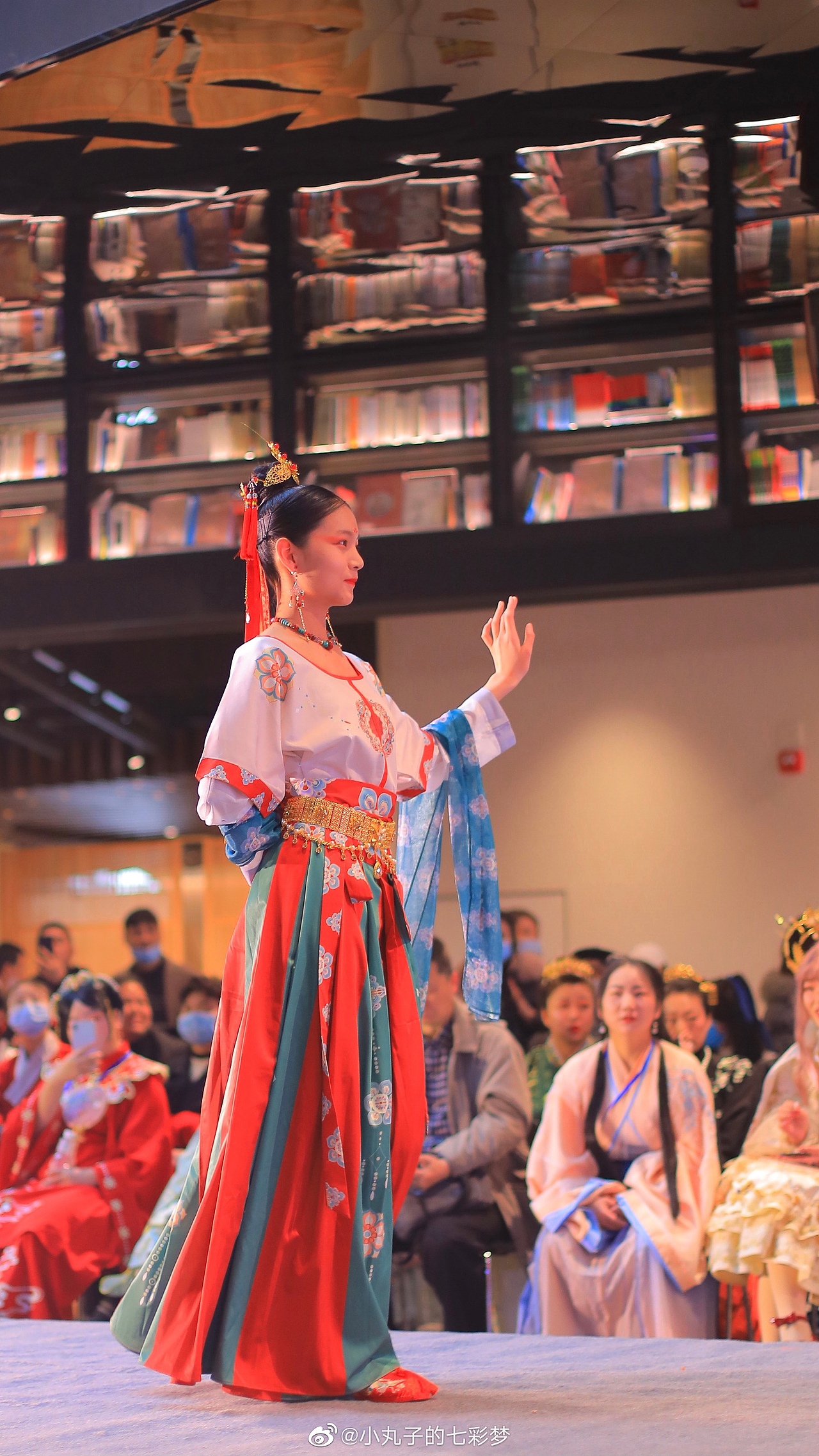 蓝海风～汉服国际模特大赛（图ZMjM1NTU2Nzcy） - 人像摄影 - 站酷设计师小丸子的七彩梦原创素材 - 站酷ZCOOL