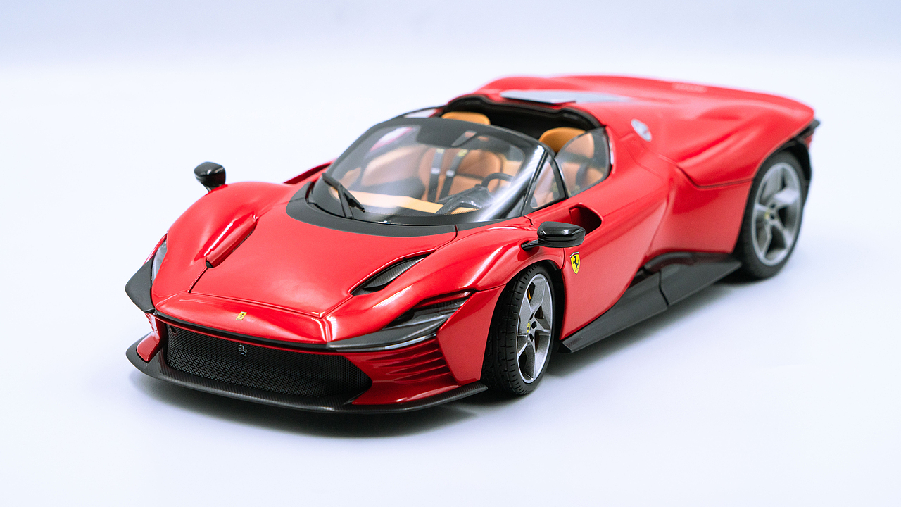 法拉利Daytona SP3 1:18 burago