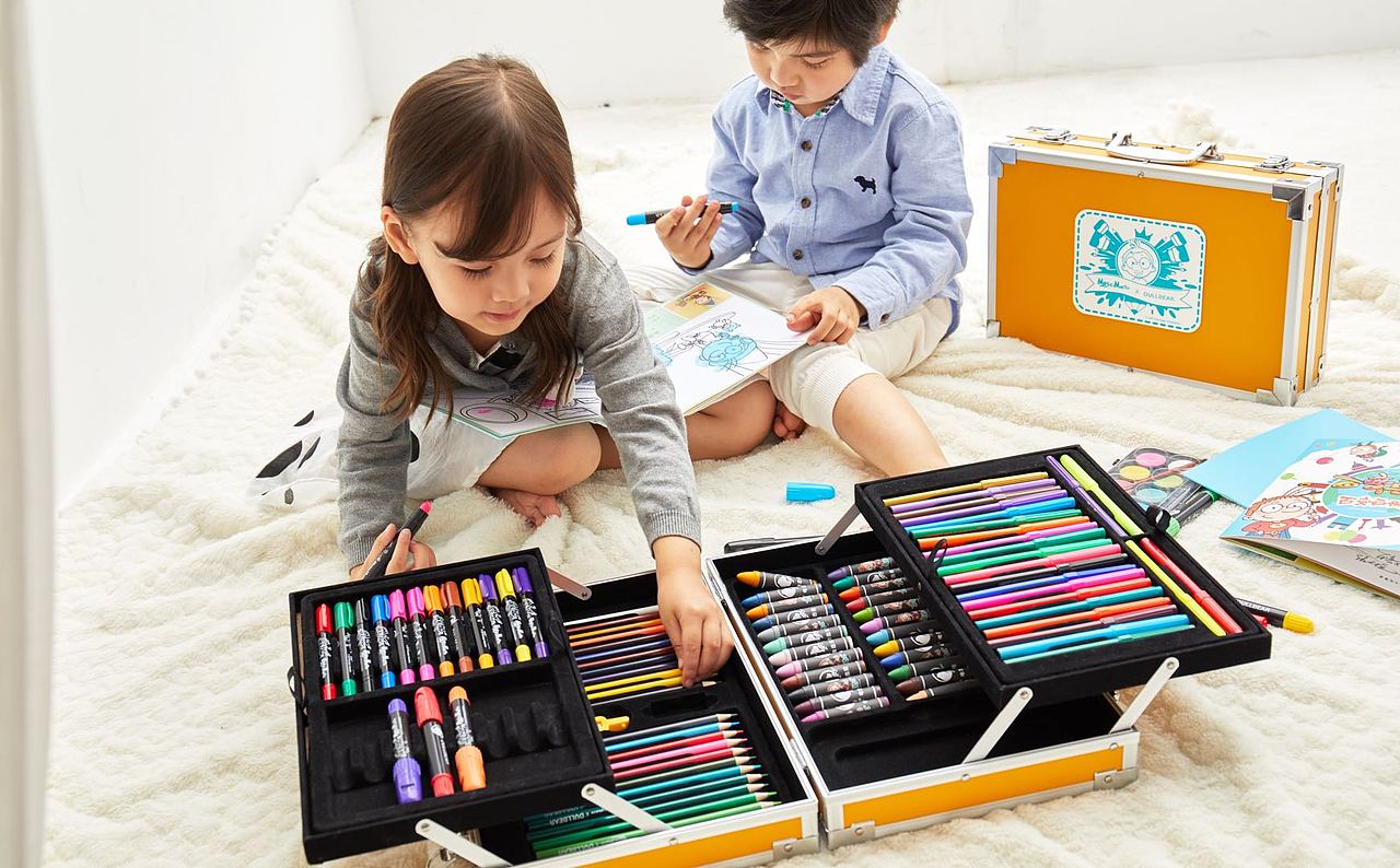 蠟筆套裝與禮盒設(shè)計（圖ZMTk2NTcyMjg0） - 玩具 - 站酷設(shè)計師龔觀Leo原創(chuàng)素材 - 站酷ZCOOL