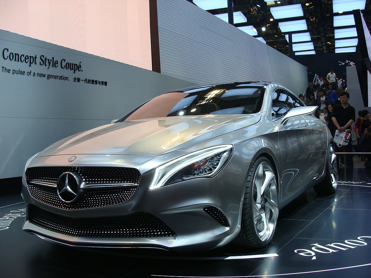 【2012北京国际汽车展】烈焰红唇、婀娜身姿、妖娆魅影（图ZNTYyODM2OA==） - 人像摄影 - 站酷设计师Hi丶滚原创素材 - 站酷ZCOOL