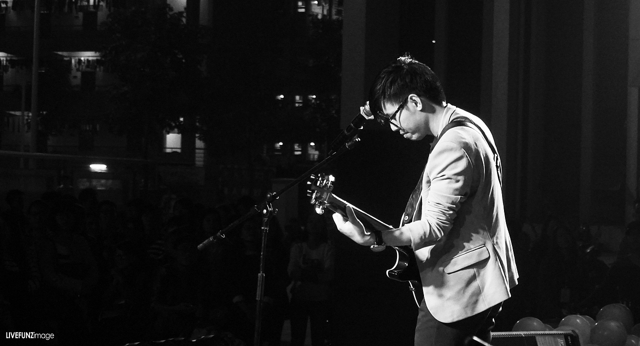 一场小型乐队现场演唱会