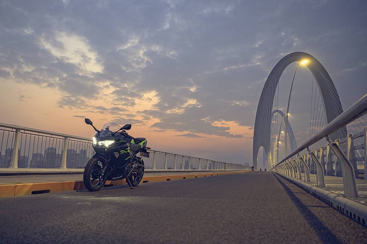 首钢大桥夕阳的凯旋Street twin