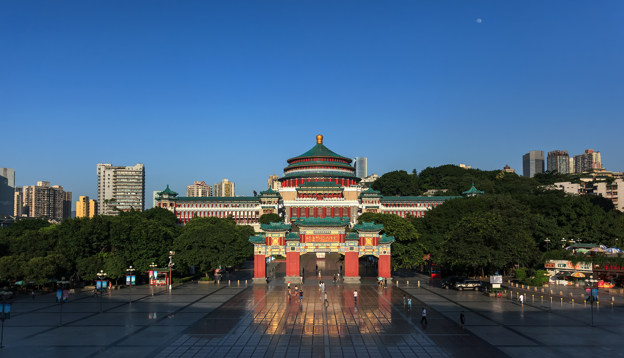 【携程攻略】重庆人民大礼堂景点,外观像人民大会堂，2号线直达，对面就是三峡博物馆。两个地方可以一…