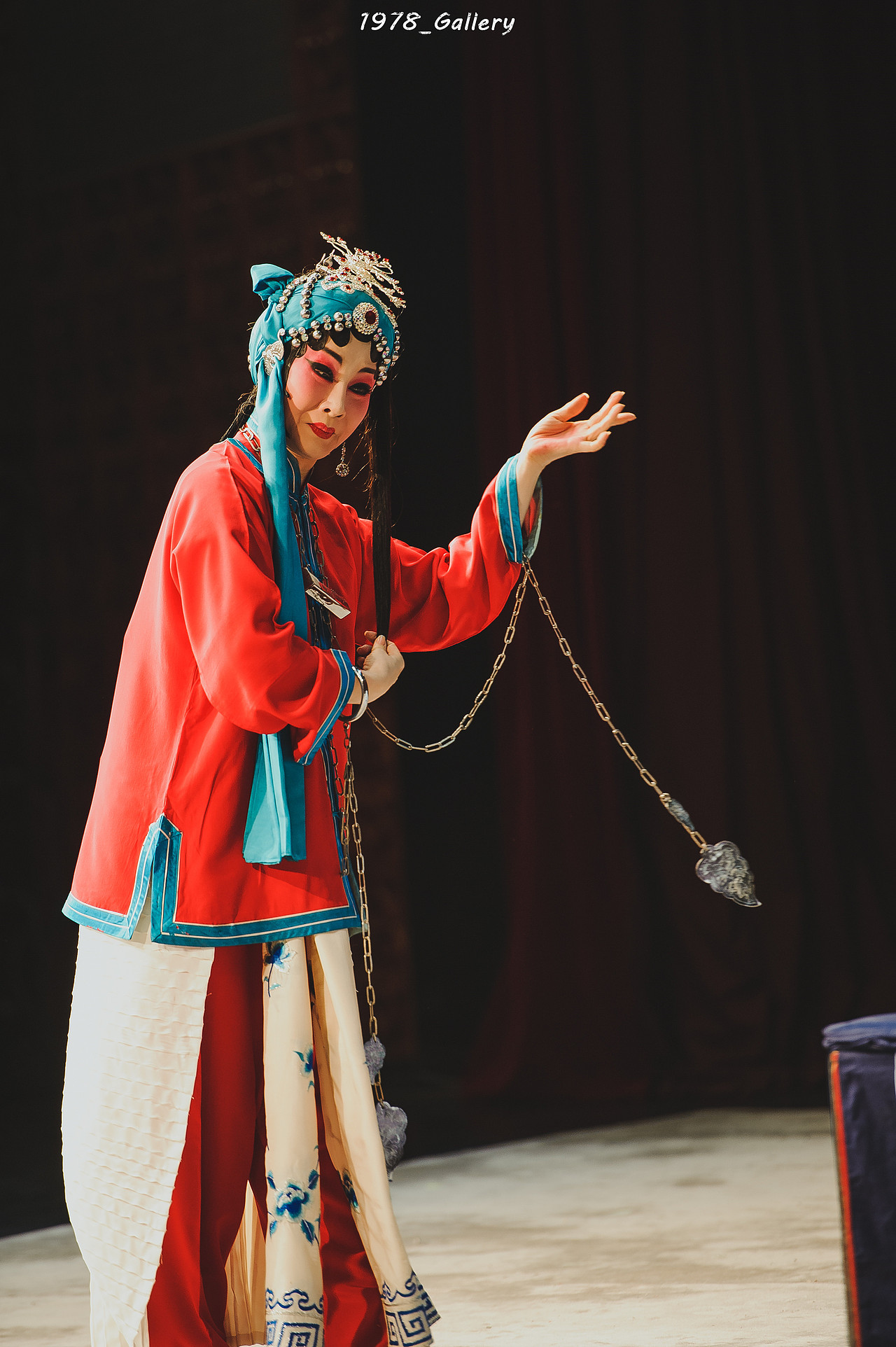 明朝时,名妓女苏三,和吏部尚书子王景隆结识,改名玉堂春,誓陪白首.