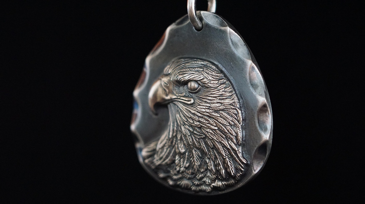 傲视61雄鹰银饼吊牌