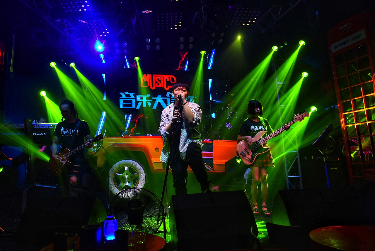 成都网红酒吧,最好玩的酒吧、美女多的酒吧音乐大篷车