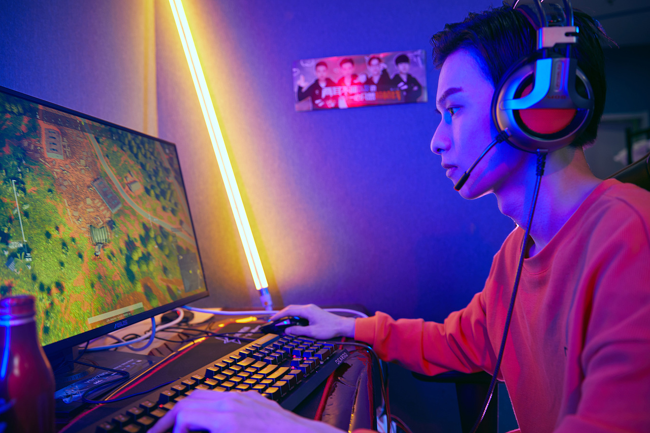 青春电竞馆（图ZMjgyNjcyMjQw） - 人像摄影 - 站酷设计师a小伙砸原创素材 - 站酷ZCOOL