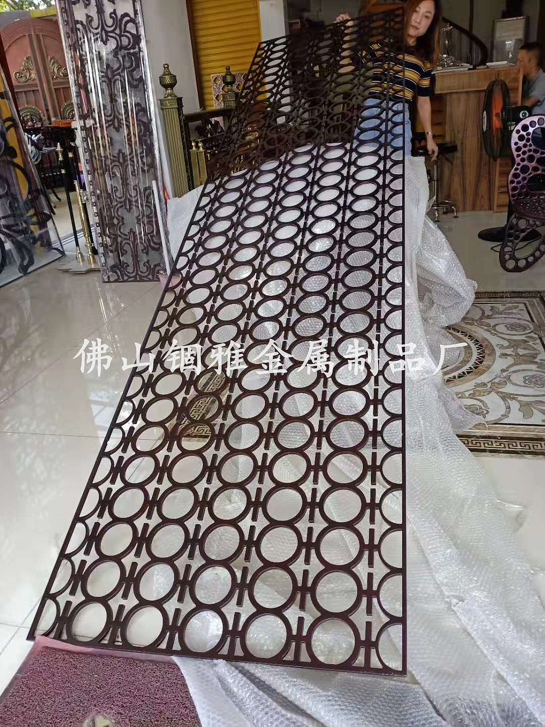铝合金屏风生产厂家棕色烤漆工艺