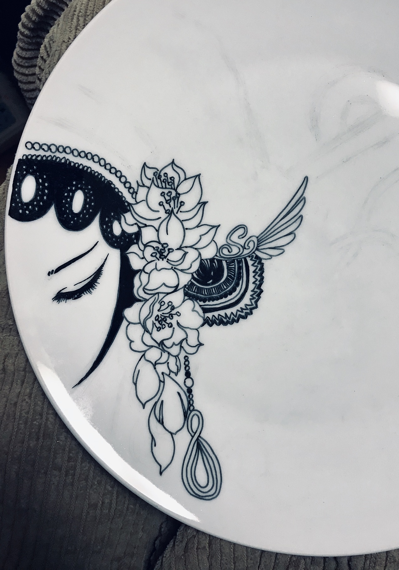 假期回家帮老妈画盘子装饰画