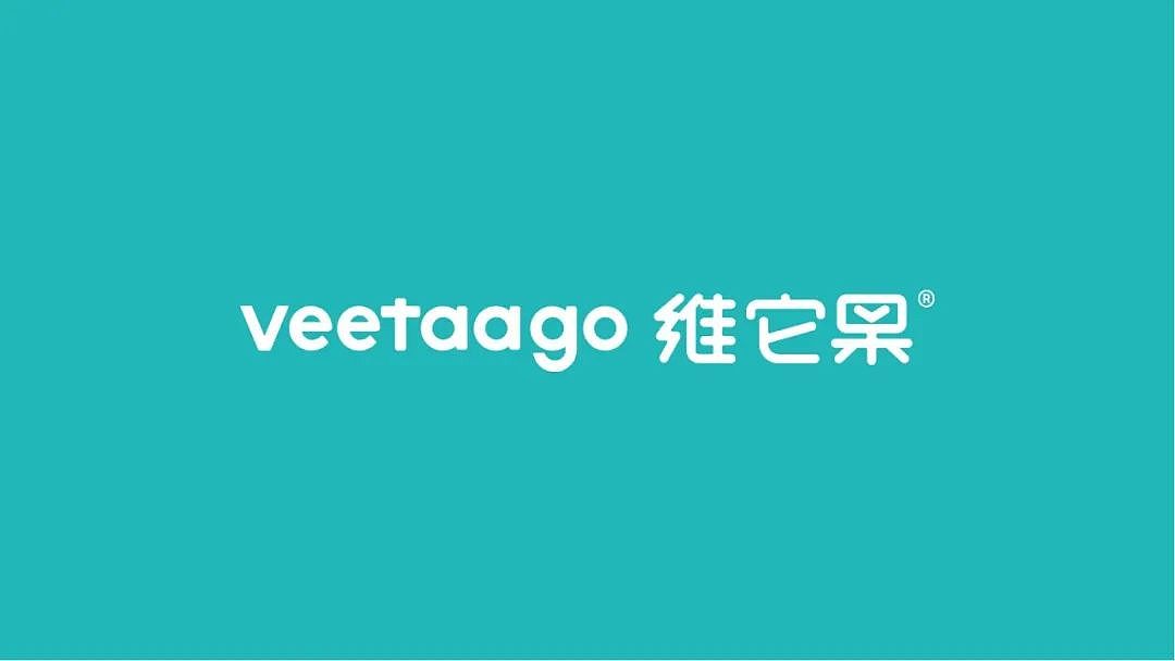 信息爆炸是互联网时代的典型特征,品牌在消费者面前曝光的时间越来越短。
<br>在品牌标志的创作上,要的是优先保证品牌的识别度<br>所以我们选择了无衬线字体,标志的整体风格干净整洁平衡,这是对于“营养”元素的生动诠释<br>于此同时,“果”字中间部分的微笑曲线,使得品牌整体呈现不至于太过死板,多了一丝俏皮的气质,这是对于“快乐”元素的生动诠释。<br><br>事实上,对于“果”字中间的微笑曲线,在第一次沟通会上是被取消掉的<br>而在标志的二次复盘中,在大家心中留下印象的正是这俏皮的一笔。<br>而留下的才是最好的。