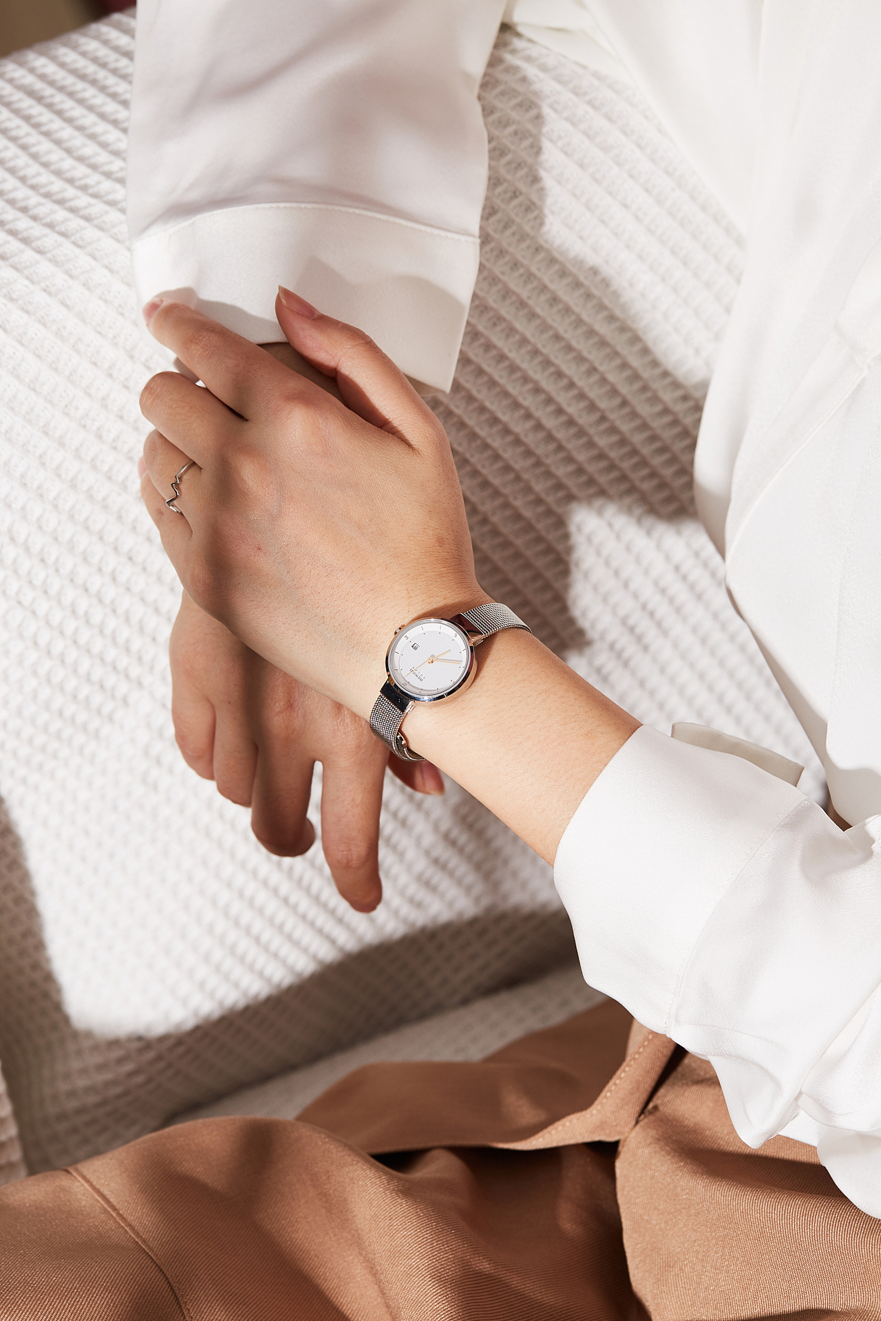 bering手表的一组手摸场景图