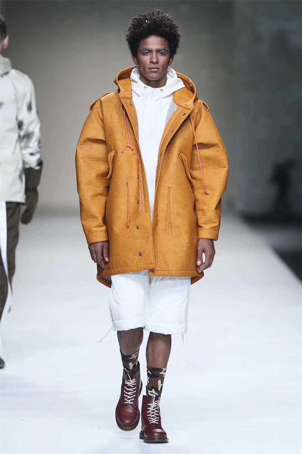 爆炸头黑人肌肉男模everton