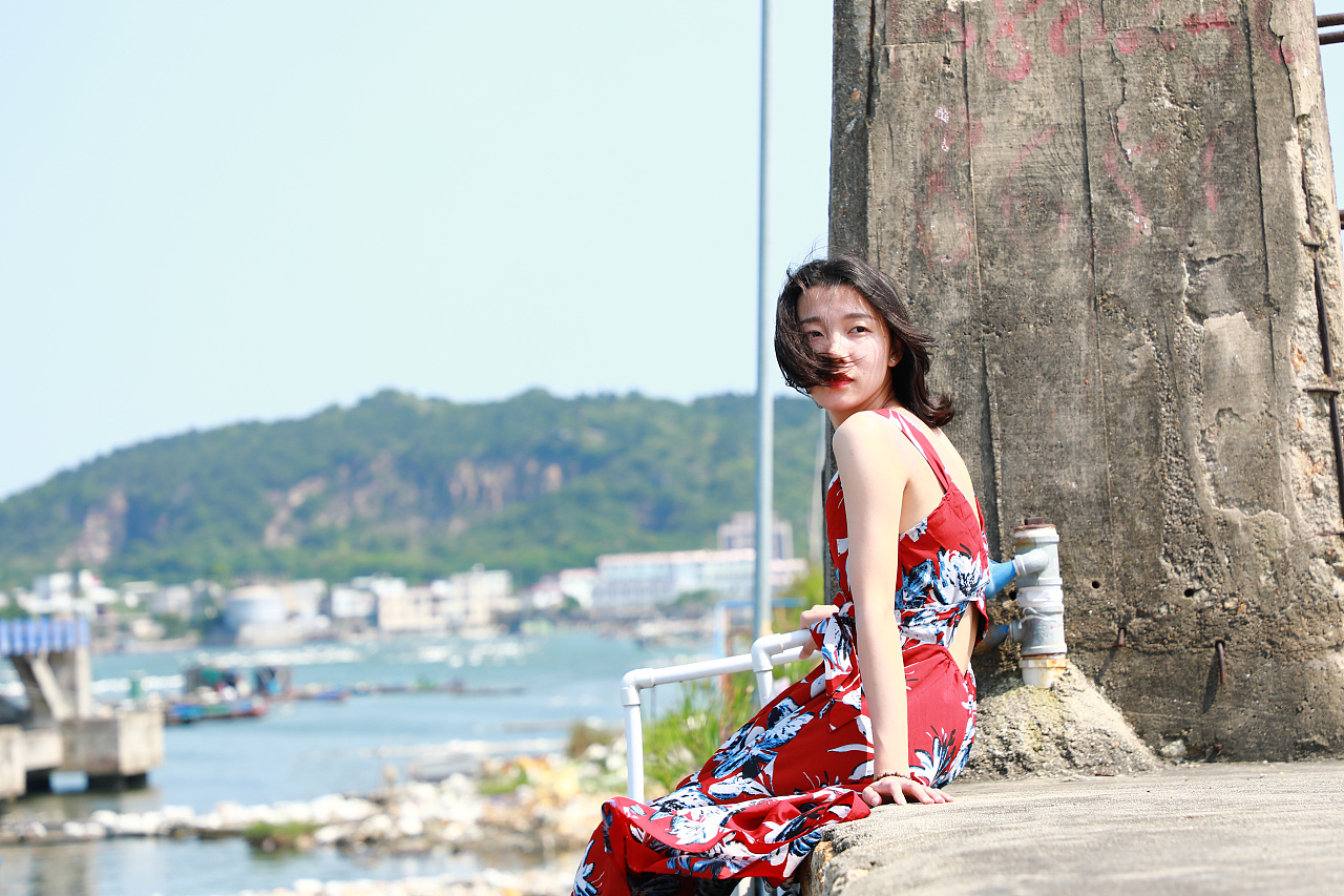 让青春吹动你的长发。