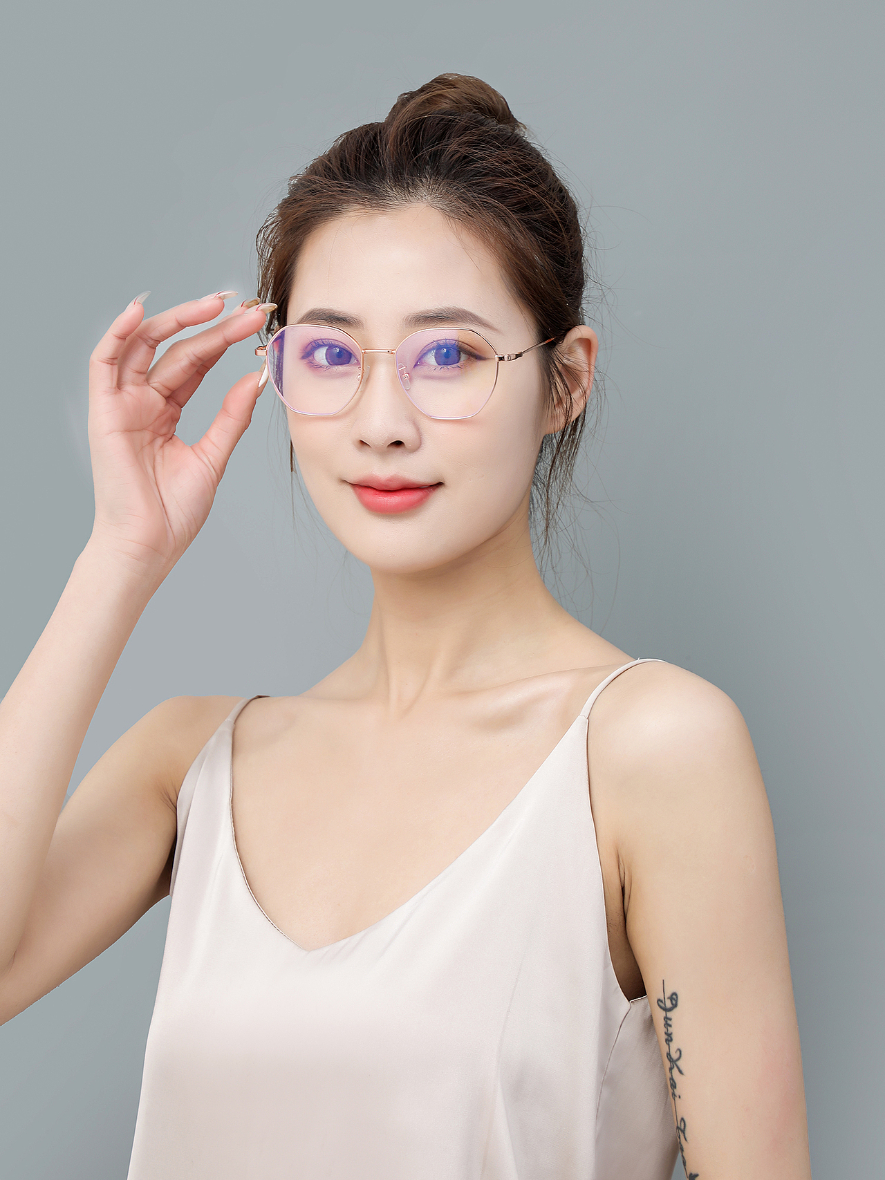 眼镜模特（图ZMjk1MzEyMTIw） - 产品摄影 - 站酷设计师我是一颗小卤蛋原创素材 - 站酷ZCOOL