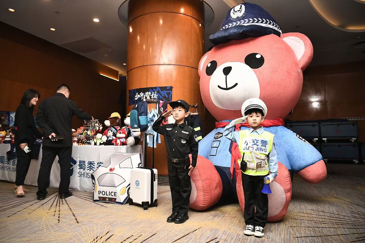 警察ip警熊玩偶文创宣传代表（图ZMzY4OTY1NzAw） - 手办/模玩 - 站酷设计师可爱熊卡通人偶服原创素材 - 站酷ZCOOL