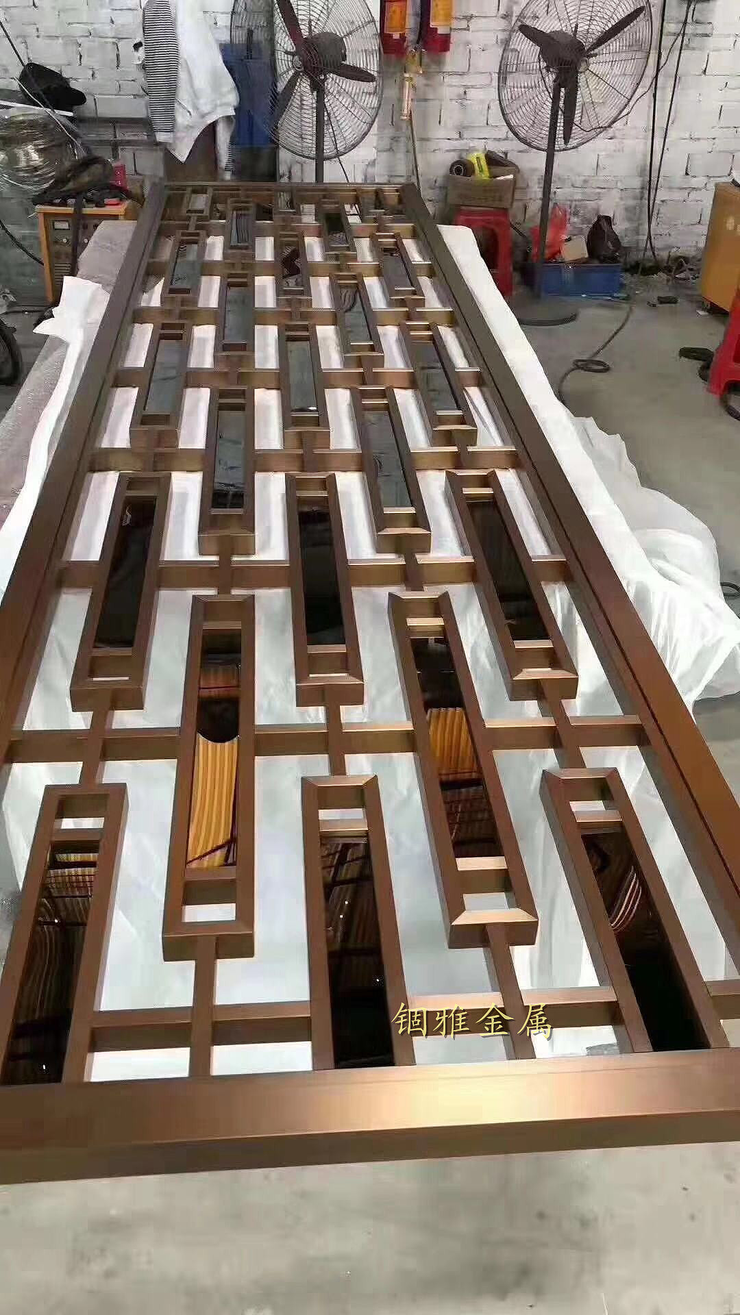 中餐厅装饰拉丝仿古铜不锈钢焊接花格屏风（图ZMjE3ODY3MTM2） - 建筑设计 - 站酷设计师锢雅18566019743原创素材 - 站酷ZCOOL