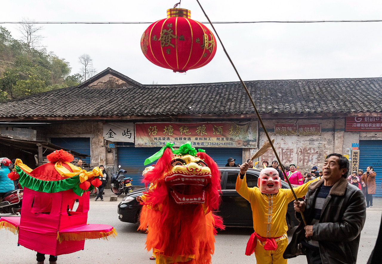 2019年2月18日,重庆市南川区西城街道沿塘社区居民在闹元宵。