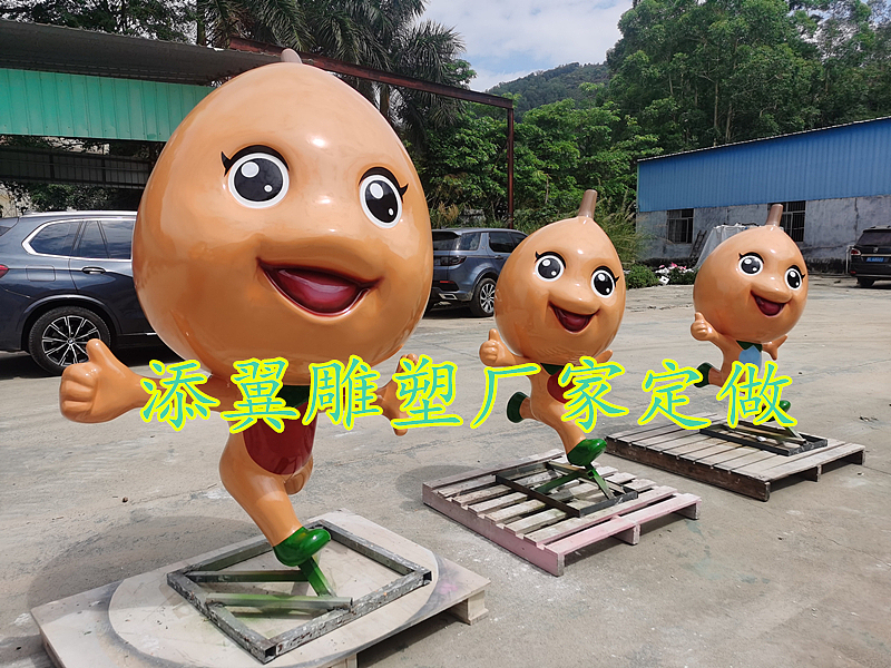枇杷产业博览馆开馆啦卡通玻璃钢枇杷雕塑公仔是主特色